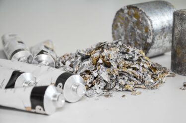 Aluminiumtuben, zerkleinertes Aluminium und Aluminiumbriketts
