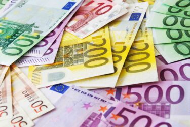 Zerkleinerung von Banknoten und Aktien mit WEIMA Shreddern