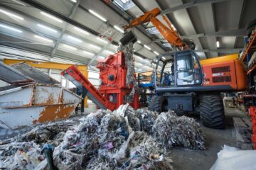 Pulper waste is fed to the shredder with the gripper