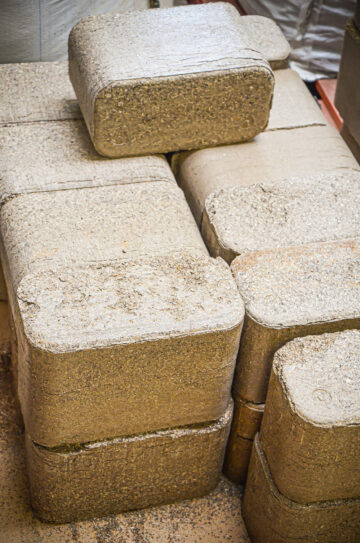Rechteckige Briketts aus Raps
