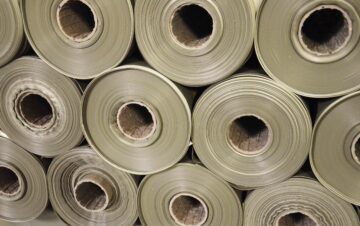Recycelte Folie wird auf Rollen gelagert