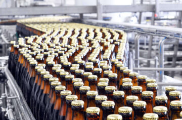 Brauerei Abfüllung Glasflaschen ohne Etikett