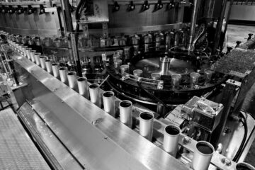 Ausschuss von Getränke Aluminiumdosen nach der Abfüllung