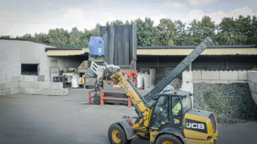 Loading of the plastic shredder