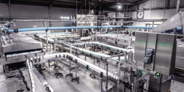 Molkerei Milchabfüllung Blick in die Produktion