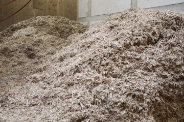 Dry pallets shredded into chips