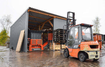 shredder loading with forklift