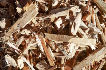 Pieces of wood from pre-crushed pallets