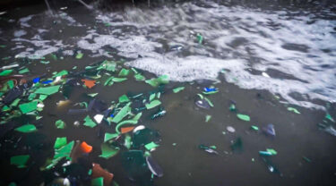Washing of the shredded plastic