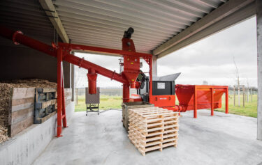 Shredding of wooden pallets with WEIMA