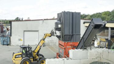 PowerLine shredder at Veolia recycling plant in Sweden