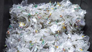 Recycling von PP Kunsstoff Joghurtbechern