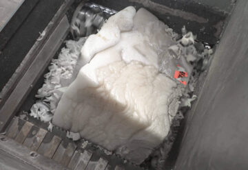 Big plastic injection lumps in a WLK 800 shredder