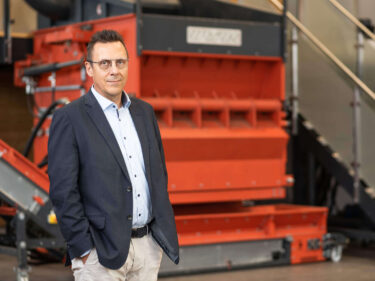 WEIMA Managing Director Andreas Mack vor dem WEIMA WKS 1800 Shredder