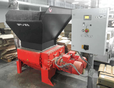 WEIMA ZM 40 four-shaft wood shredder in Russian furniture manufacturers production halls