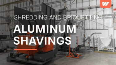 Ein großer WEIMA Schredder der Aluminium schreddert und anschließend in die Brikettiermaschine leitet. Dort werden die Späne zu Presslingen