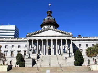 Photo of the South Carolina Statehouse from the front steps, Photo credit: Farragutful, CC BY-SA 4.0 , via Wikimedia Commons