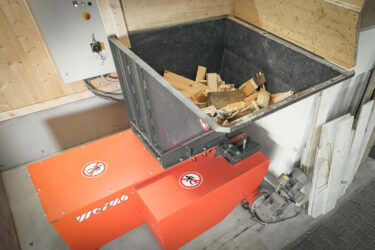 Holz Hacker von WEIMA beladen mit Restholz