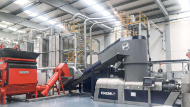 WEIMA S5 shredding in front of an EREMA extruder for plastic recycling
