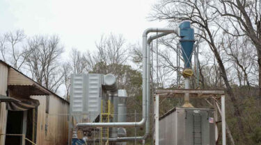 Das Kanalsystem von Nordfab und das Luftsystem von Nederman werden an einer zentralen Stelle außerhalb des Werks verbunden.