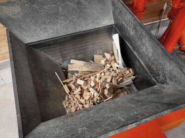 Man sieht den Rotor der WEIMA WLK 1500 von oben und zerkleinertem Material.