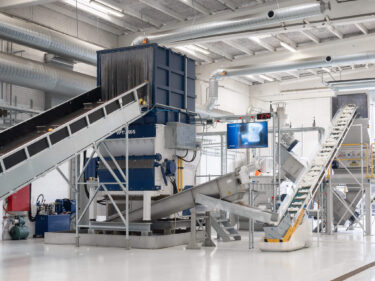 A WEIMA Shredder W5.18 in a hall on the Dansk Emballage company premises