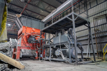 WEIMA Shredder mit Hydraulikantrieb im Vordergrund