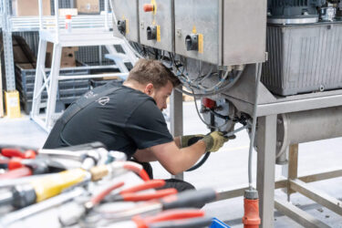 C.200 drainage press service work with a WEIMA employee