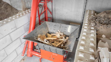 Zerkleinerung von Brennholz Produktionsabfällen mit einem WEIMA WLK 2000 bei brennholzwerktrier