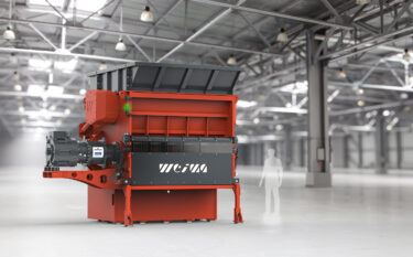 Ein Rendering einer orange-roten Maschine von WEIMA steht in einer Industriehalle