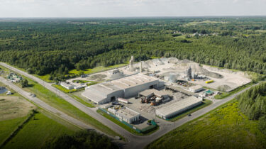 Eur-Eko Luftaufnahme des Standorts in Polen, inmitten eines Waldes