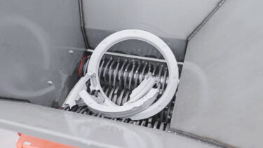 Waschmaschinenringe in einem Shredder