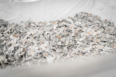 Zerkleinerte Kunststoff Flakes in einem Big Bag