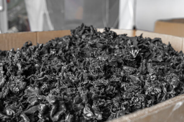 Shredded nonwoven fabrics
