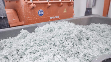 Shredded polyethylene nonwoven fabrics