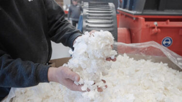 Shredded nonwoven cleaning wipes